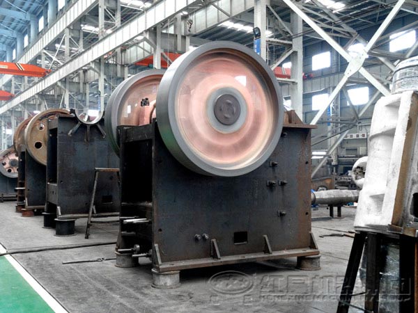 顎式破碎機試機現場