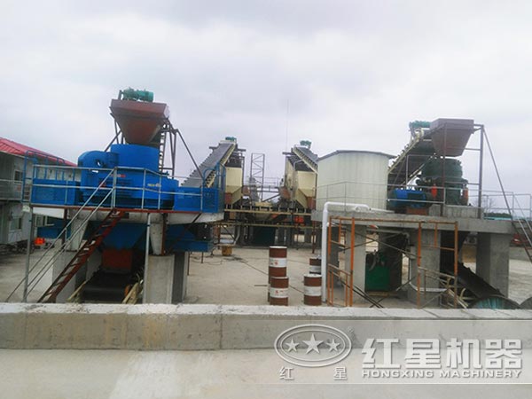 制砂生產(chǎn)現(xiàn)場(chǎng) 制砂生產(chǎn)現(xiàn)場(chǎng)