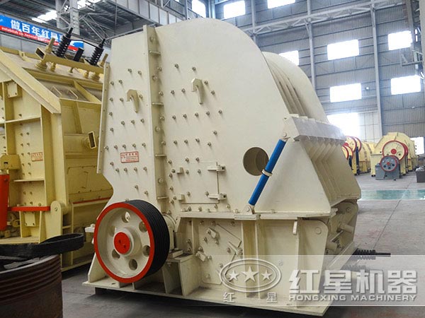 大型石料破碎設備側面 大型石料破碎設備側面