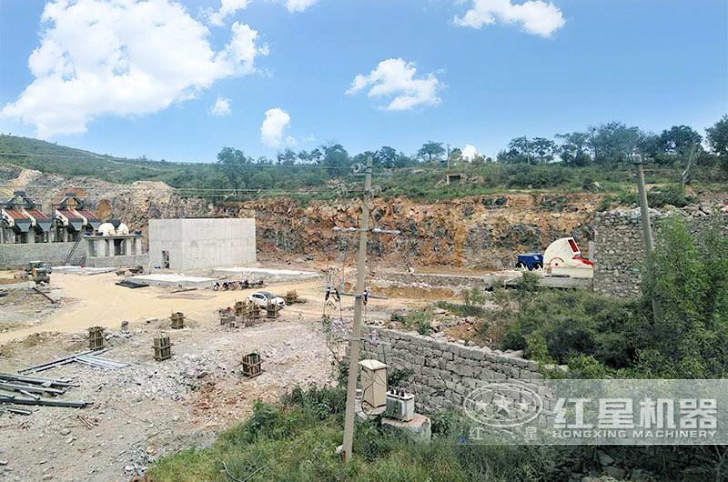 大型破碎石料生產線現場 大型破碎石料生產線現場