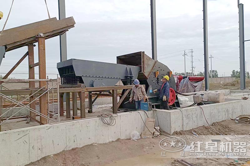 PCX錘式整形破碎機現場 PCX錘式整形破碎機現場