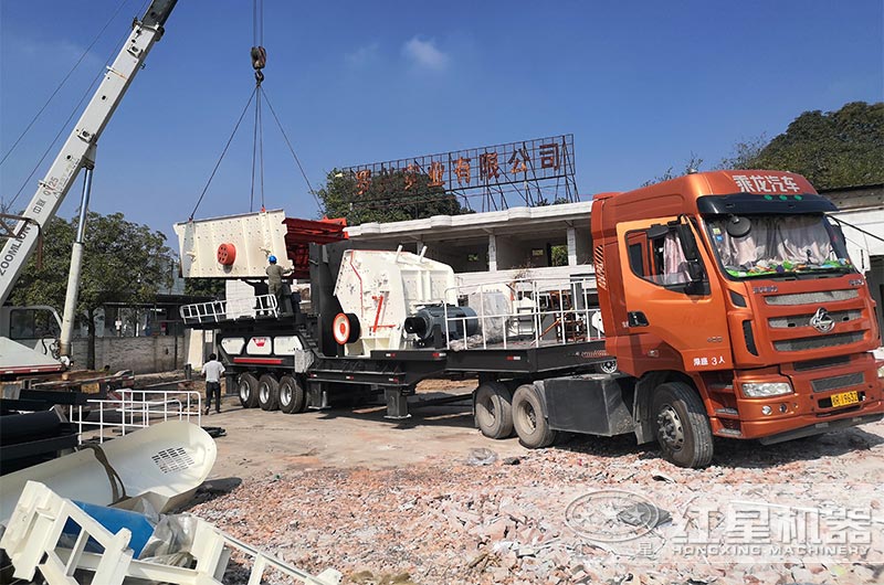 反擊式移動破碎機(jī) 反擊式移動破碎機(jī)