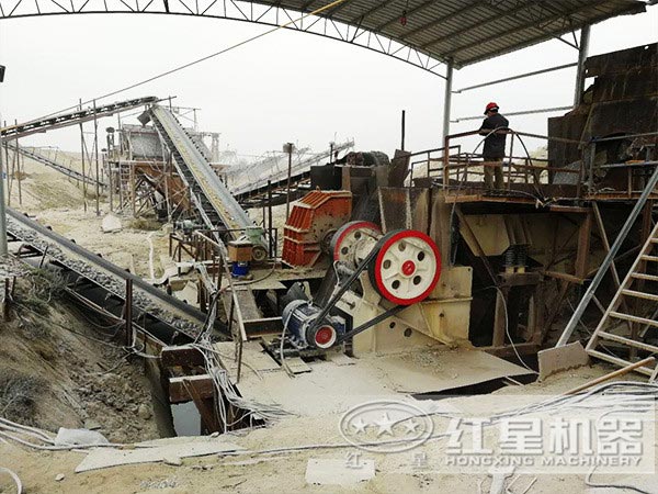 顎式破碎機現(xiàn)場 顎式破碎機現(xiàn)場