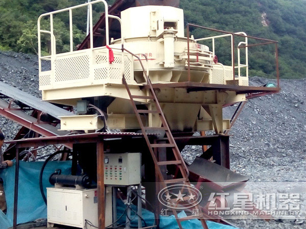 工作中的沖擊式制砂機 工作中的沖擊式制砂機