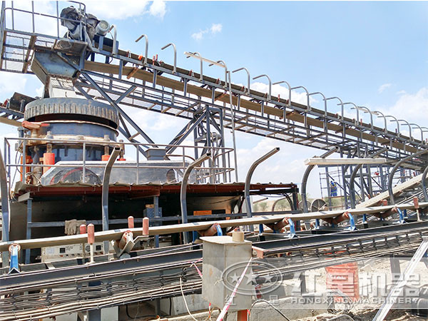 時產100噸石料破碎生產線現場 時產100噸石料破碎生產線現場
