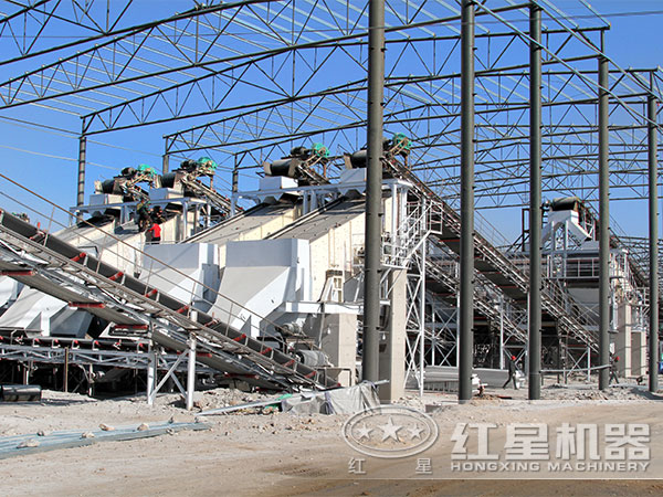 鵝卵石制砂生產現場 鵝卵石制砂生產現場