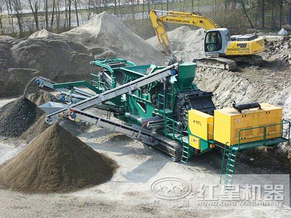青石移動破碎站生產現場圖 青石移動破碎站生產現場圖
