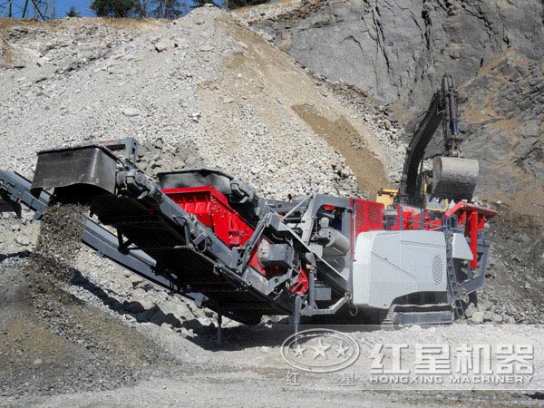 履帶式移動破碎站工作現場 履帶式移動破碎站工作現場