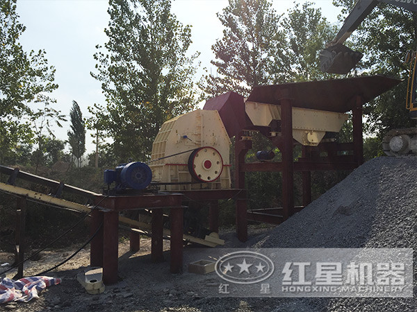 山東青島青石破碎現場圖 山東青島青石破碎現場圖