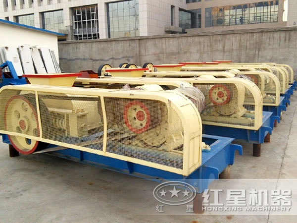 對(duì)輥式破碎機(jī) 對(duì)輥式破碎機(jī)
