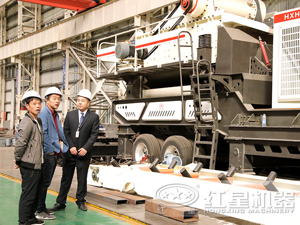 客戶參觀紅星機(jī)器生產(chǎn)車間