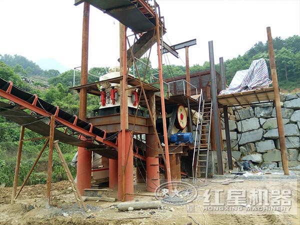 每天150方小型青石碎石機生產現場 每天150方小型青石碎石機生產現場