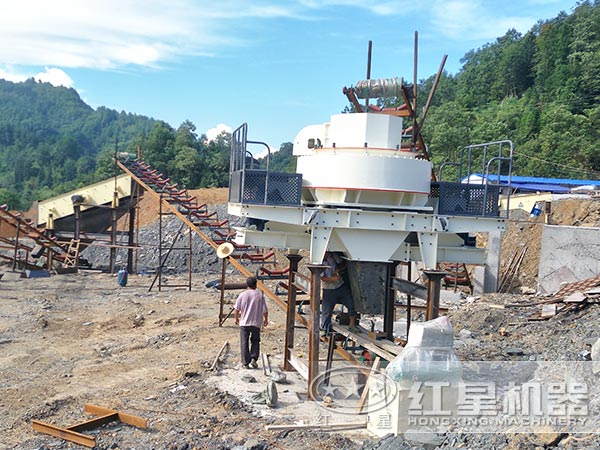 河卵石細碎制砂機作業現場 河卵石細碎制砂機作業現場