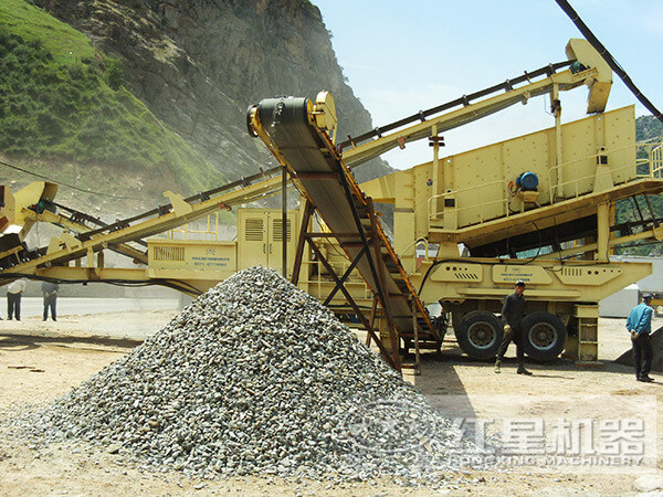 車載流動(dòng)石頭碎石機(jī)生產(chǎn)現(xiàn)場 車載流動(dòng)石頭碎石機(jī)生產(chǎn)現(xiàn)場