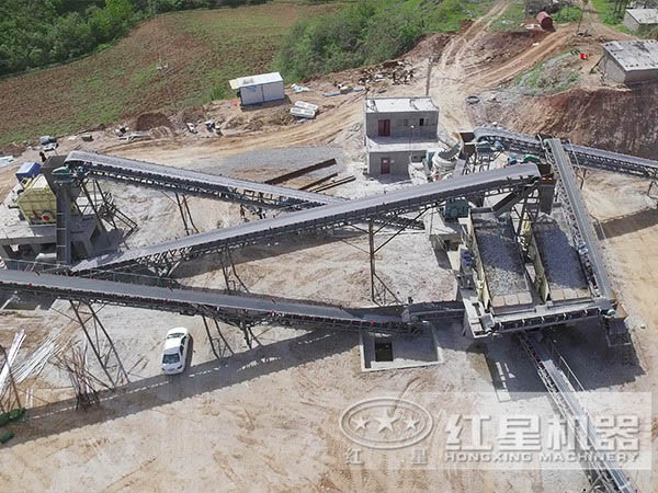 大型砂石場石頭制砂作業現場
