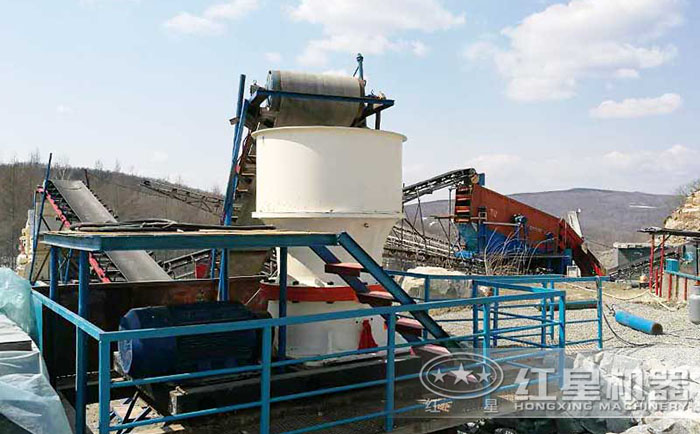 福建廈門(mén)鵝卵石圓錐破碎機(jī)現(xiàn)場(chǎng) 福建廈門(mén)鵝卵石圓錐破碎機(jī)現(xiàn)場(chǎng)