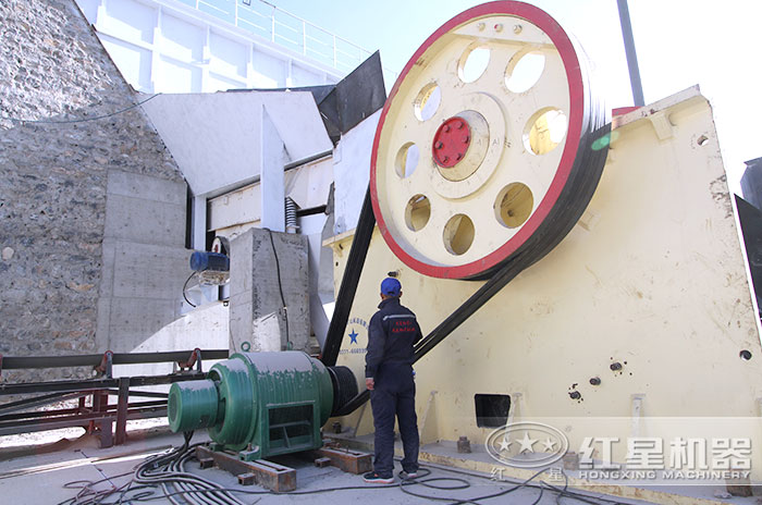 紅星售后人員上門檢查設(shè)備運(yùn)作情況 紅星售后人員上門檢查設(shè)備運(yùn)作情況