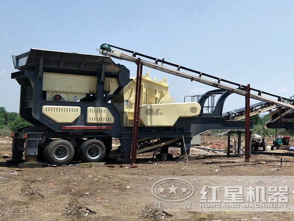 移動反擊式破碎站作業現場 移動反擊式破碎站作業現場