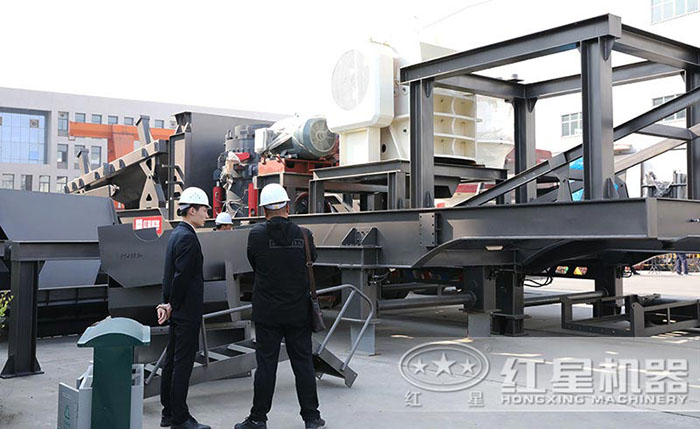 用戶來廠定制可移動破碎機 用戶來廠定制可移動破碎機