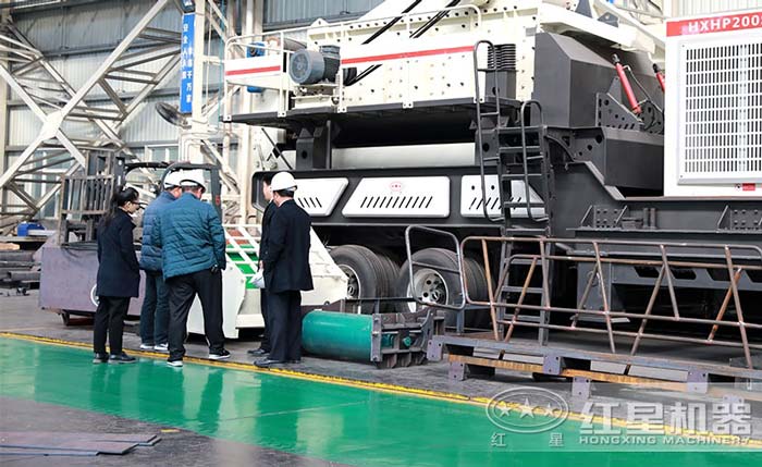 客戶到廠區車間實地考察設備 客戶到廠區車間實地考察設備