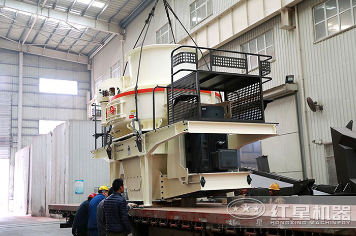 山石制砂機裝車準(zhǔn)備發(fā)貨 山石制砂機裝車準(zhǔn)備發(fā)貨