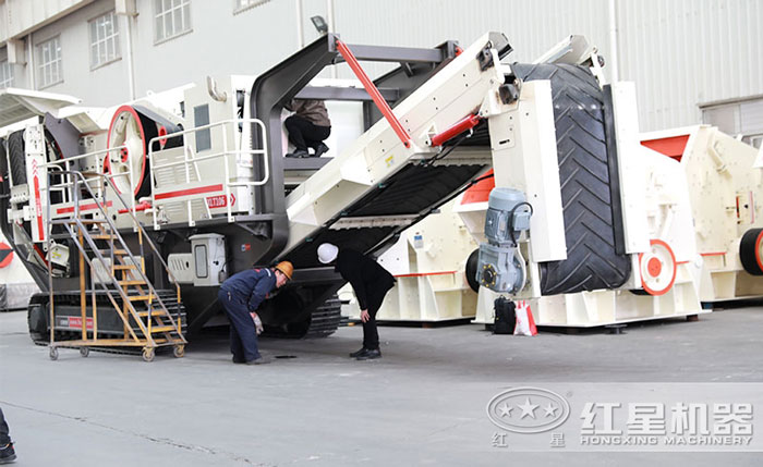 客戶到廠參觀履帶式建筑垃圾廢料破碎機 客戶到廠參觀履帶式建筑垃圾廢料破碎機