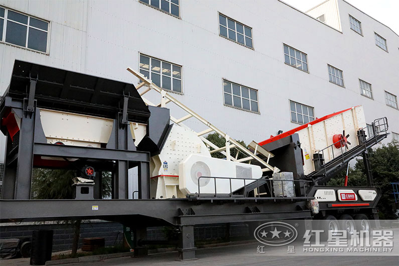 移動錘式破碎機設(shè)備展示 移動錘式破碎機設(shè)備展示