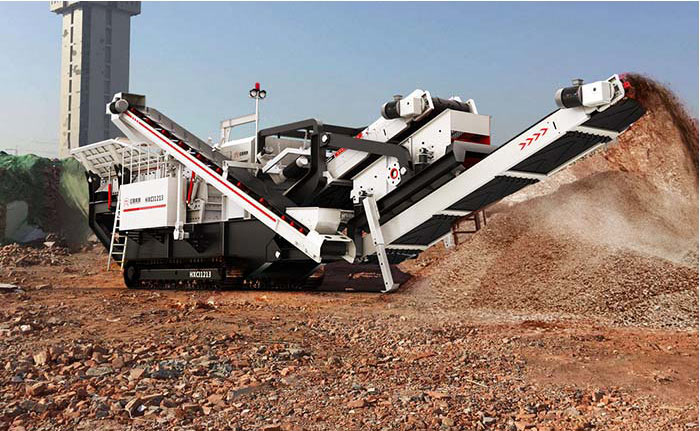 小型建筑廢料渣土粉碎機現場作業 小型建筑廢料渣土粉碎機現場作業