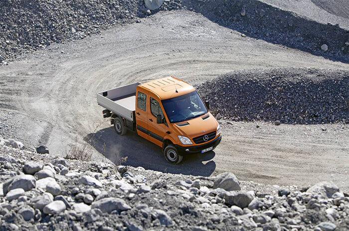 砂石廠物料需要來回運輸 砂石廠物料需要來回運輸