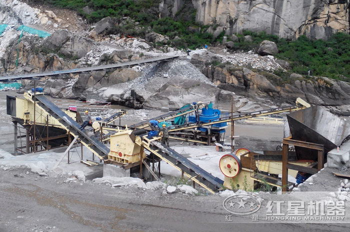 鵝卵石制沙作業(yè)現(xiàn)場 鵝卵石制沙作業(yè)現(xiàn)場