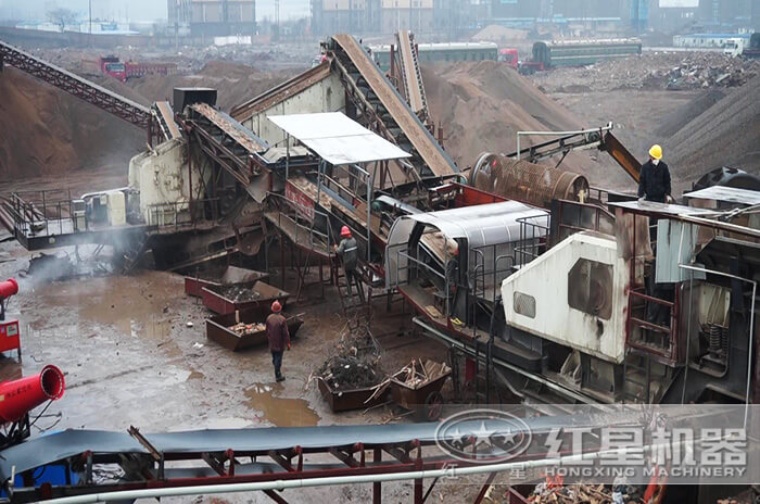 小型混凝土塊移動破碎機作業現場 小型混凝土塊移動破碎機作業現場