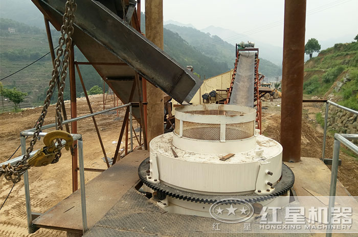 環保型風化石制砂生產線生產現場 環保型風化石制砂生產線生產現場