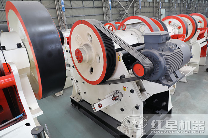 柴油機石頭破碎機 柴油機石頭破碎機