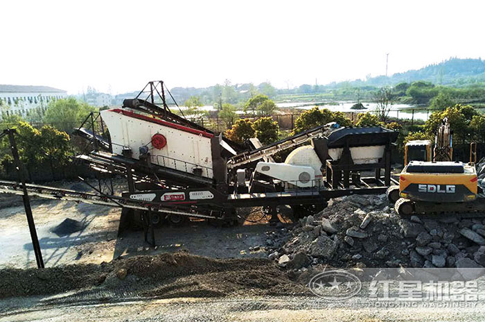輾轉(zhuǎn)于各大礦廠的移動破碎篩分一體化生產(chǎn)線 輾轉(zhuǎn)于各大礦廠的移動破碎篩分一體化生產(chǎn)線