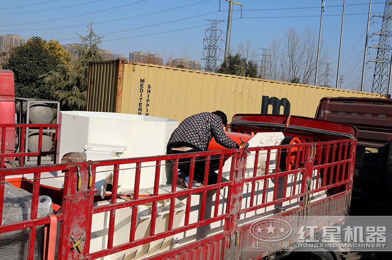 紅星機器石頭制砂機現場發貨 紅星機器石頭制砂機現場發貨