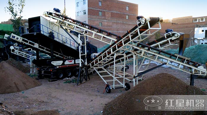 客戶的移動建筑垃圾粉碎機施工現場 客戶的移動建筑垃圾粉碎機施工現場