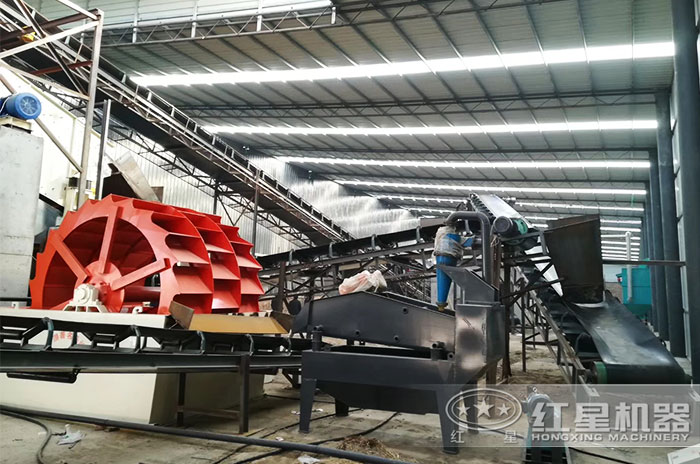 洗砂機(jī)現(xiàn)場(chǎng)作業(yè) 洗砂機(jī)現(xiàn)場(chǎng)作業(yè)