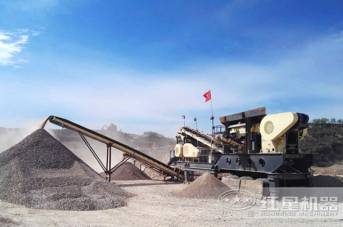 配備了車載移動磕石機的施工現場 配備了車載移動磕石機的施工現場