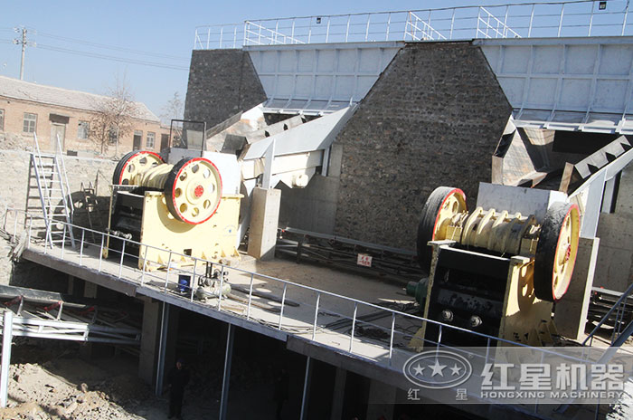 顎式破碎機花崗巖加工現場 顎式破碎機花崗巖加工現場
