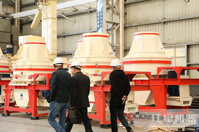 客戶到紅星機器廠區參觀考察設備