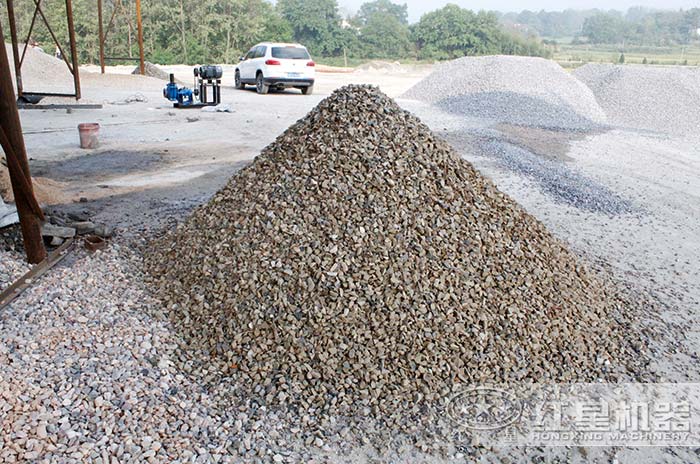 石子加工企業(yè)現(xiàn)場一角 石子加工企業(yè)現(xiàn)場一角