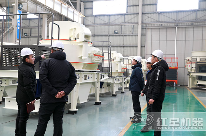 用戶來廠參觀考察,定制移動制砂機 用戶來廠參觀考察,定制移動制砂機