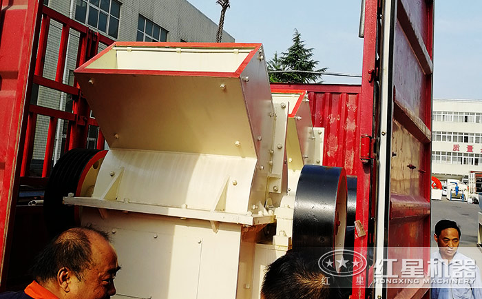 小型錘式破碎機發貨現場 小型錘式破碎機發貨現場