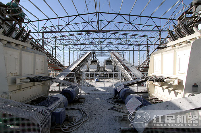 大型石料破碎機作業現場 大型石料破碎機作業現場