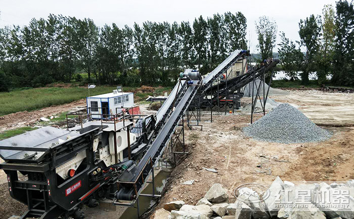 武漢客戶的流動顎式破碎機現場作業 武漢客戶的流動顎式破碎機現場作業