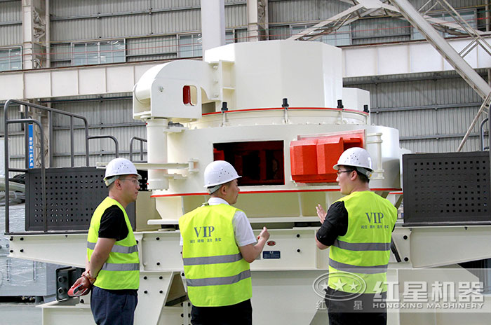 用戶來廠參觀時產100噸石打石碎沙機 用戶來廠參觀時產100噸石打石碎沙機