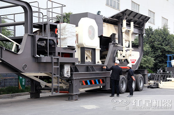 客戶到廠參觀，專業技術人員現場介紹設備