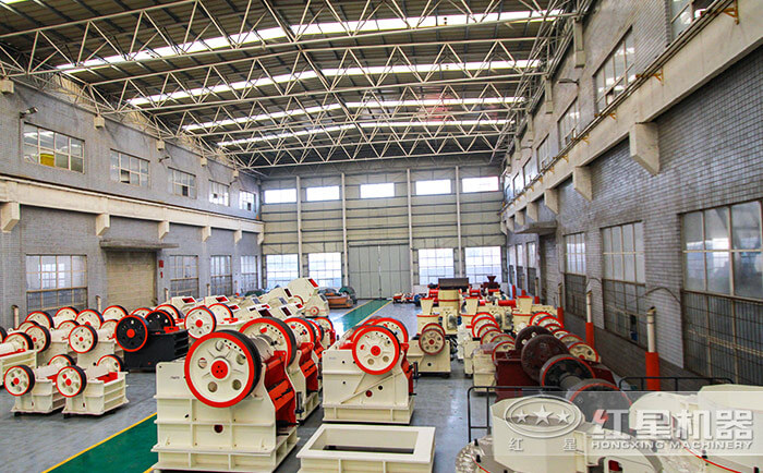 顎式石頭破碎機(jī)設(shè)備生產(chǎn)車(chē)間 顎式石頭破碎機(jī)設(shè)備生產(chǎn)車(chē)間