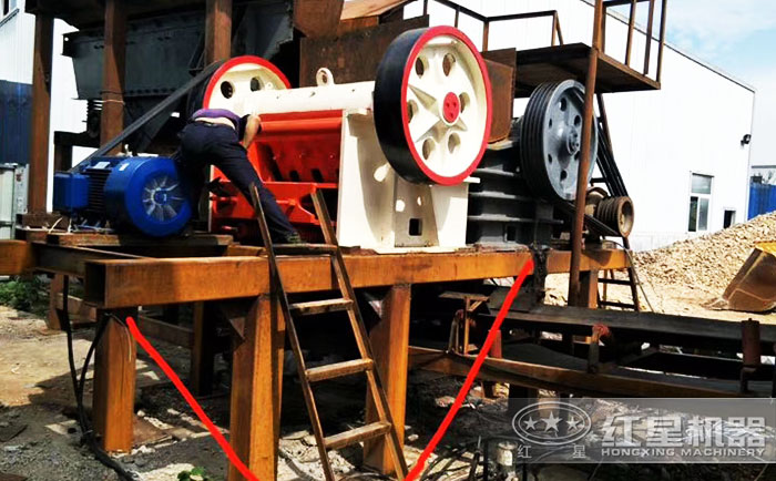 細(xì)顎破碎機(jī)加工現(xiàn)場(chǎng)展示 細(xì)顎破碎機(jī)加工現(xiàn)場(chǎng)展示