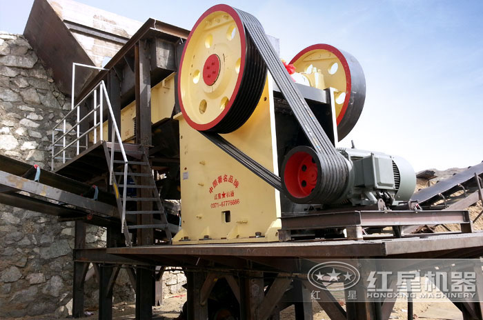 紅星福建用戶鵝卵石破碎機(jī)作業(yè)現(xiàn)場